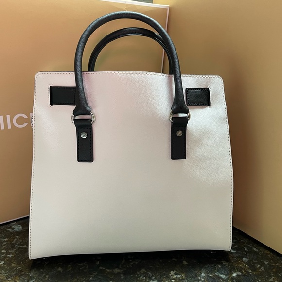 Michael kors purse - Picture 3 of 5